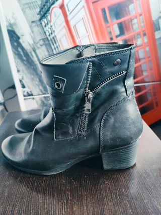 Botines de piel negros 