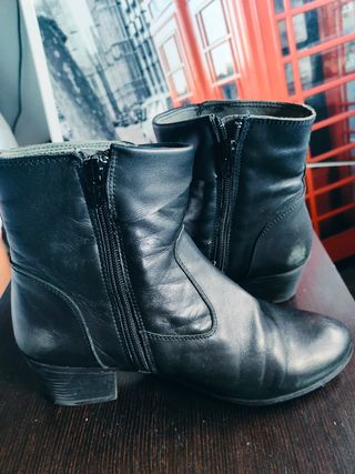 Botines de piel negros 