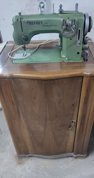 Maquina de coser Refrey Transforma