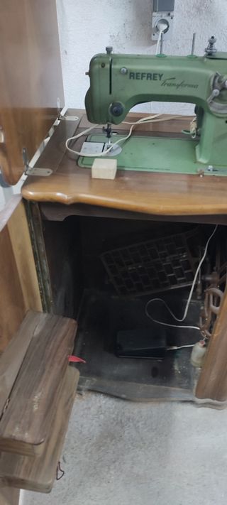 Maquina de coser Refrey Transforma
