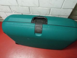 Maleta rubusta con 4 ruedas 