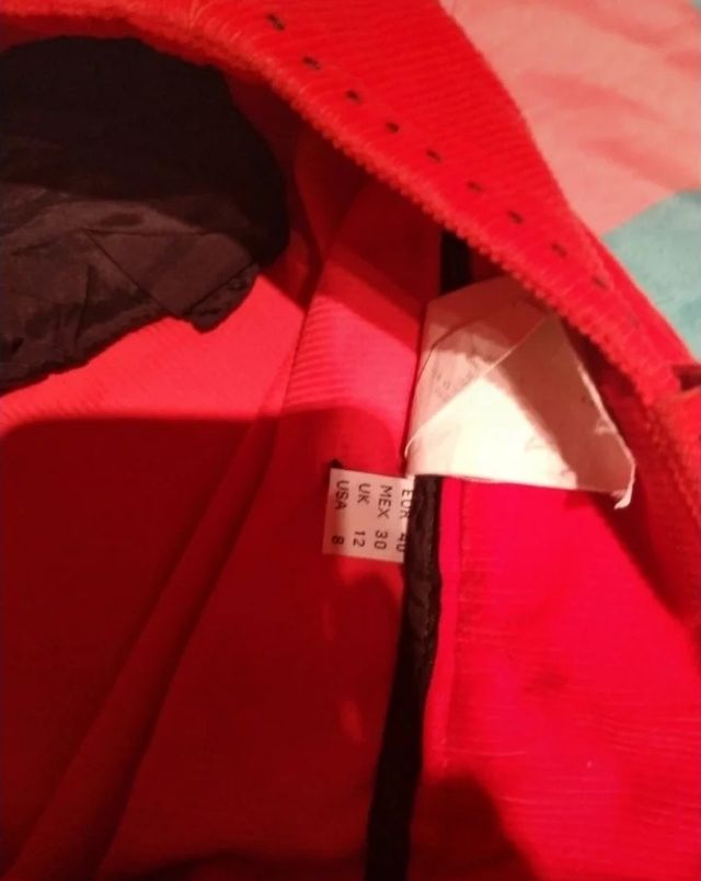 Pantalón rojo de pana