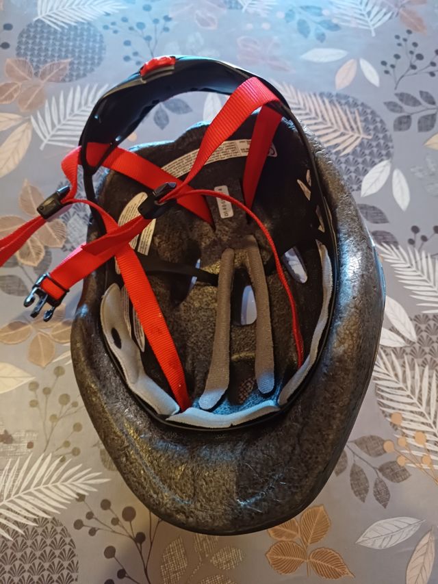 Casco da bici per bambini di 6 anni.