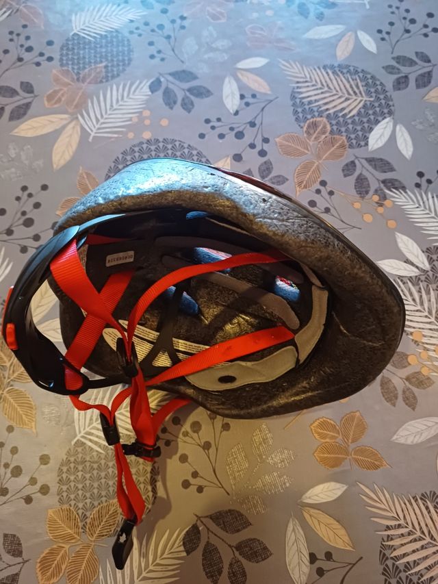 Casco da bici per bambini di 6 anni.