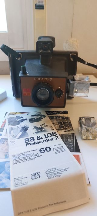 POLAROID EE33 LAND CAMERA