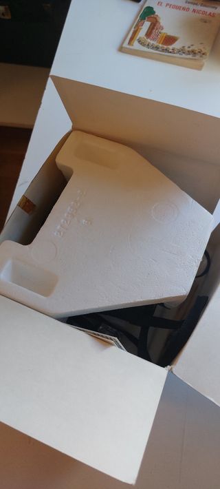 POLAROID EE33 LAND CAMERA