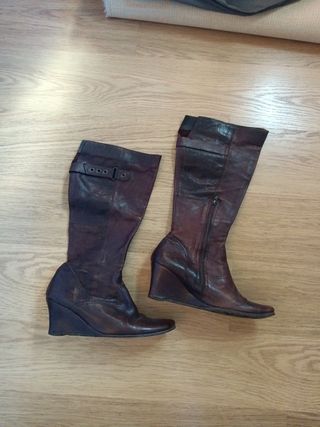 Botas altas piel con cuña