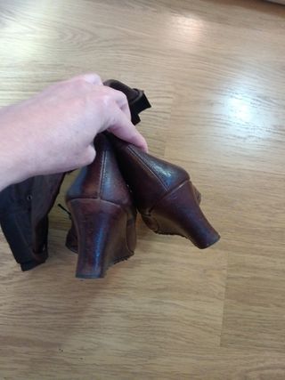 Botas altas piel con cuña