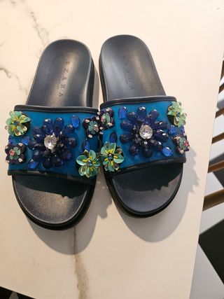 Chanclas originales con strass Zara