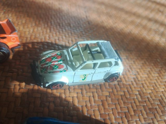 Vecchio parcheggio per auto giocattolo