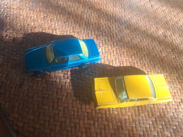 Molte vecchie macchinine