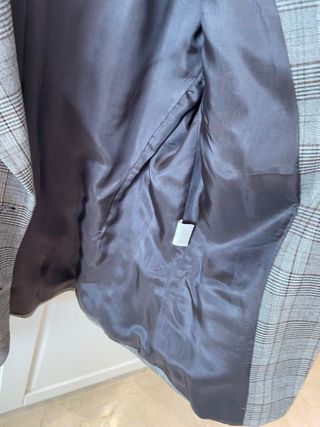 Americana de gris con hilo plata