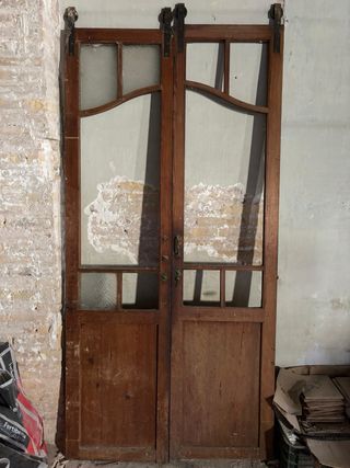 Puertas correderas de madera (mobila)