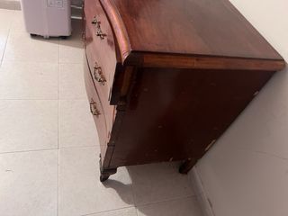 Comoda antigua de madera