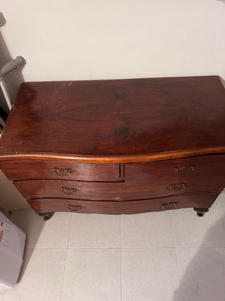 Comoda antigua de madera