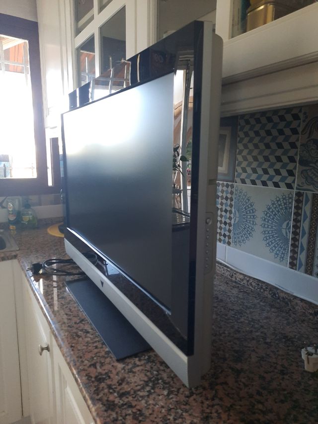 Televison + mando Tv Medión 94cm diametro