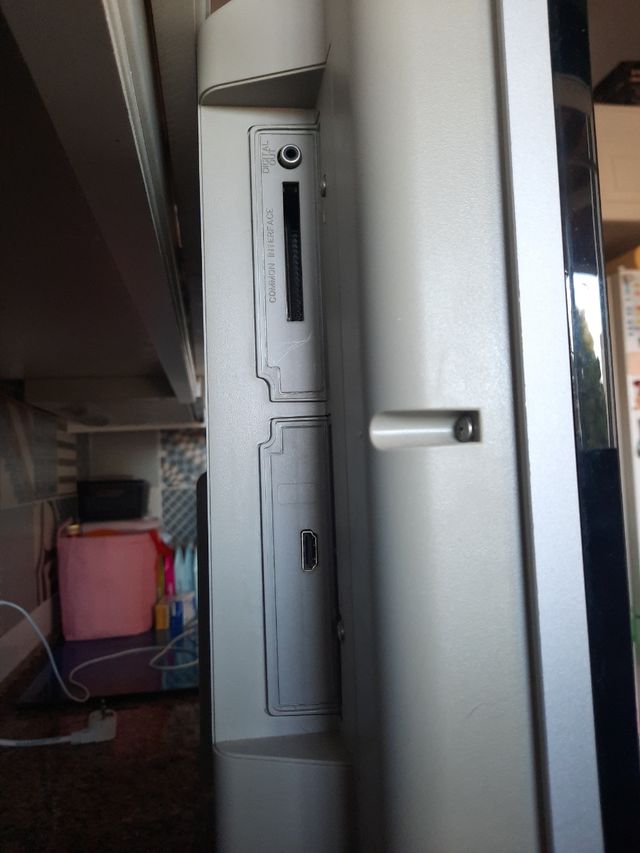 Televison + mando Tv Medión 94cm diametro