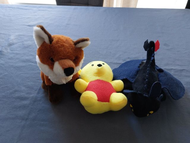Peluches de oso, de zorro, de dragón