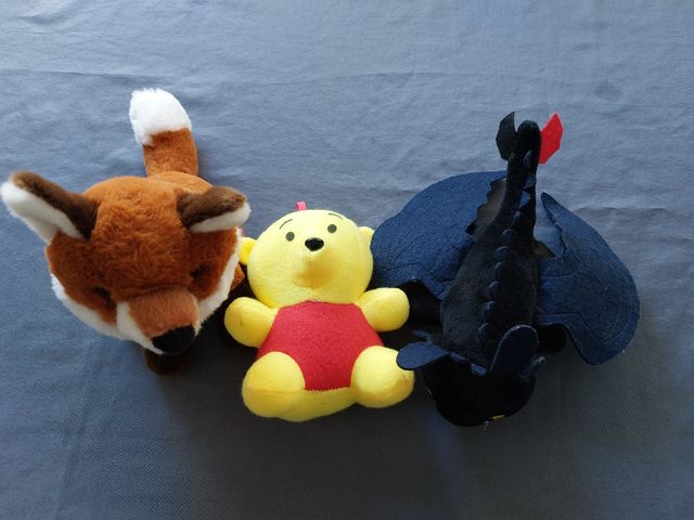 Peluches de oso, de zorro, de dragón