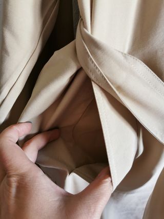 Gabardina de chica talla L de Mango nueva.