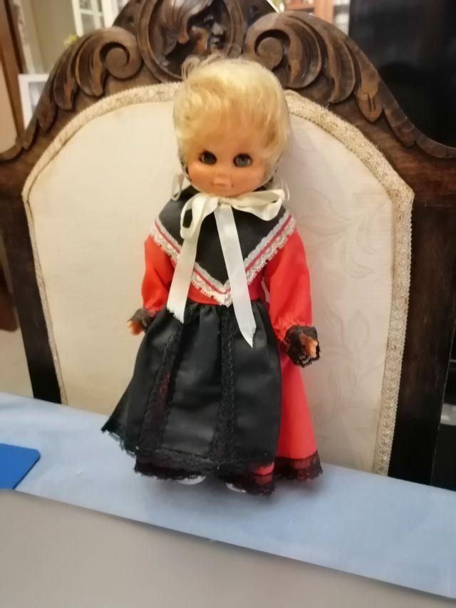 Bambola in tipico costume danese