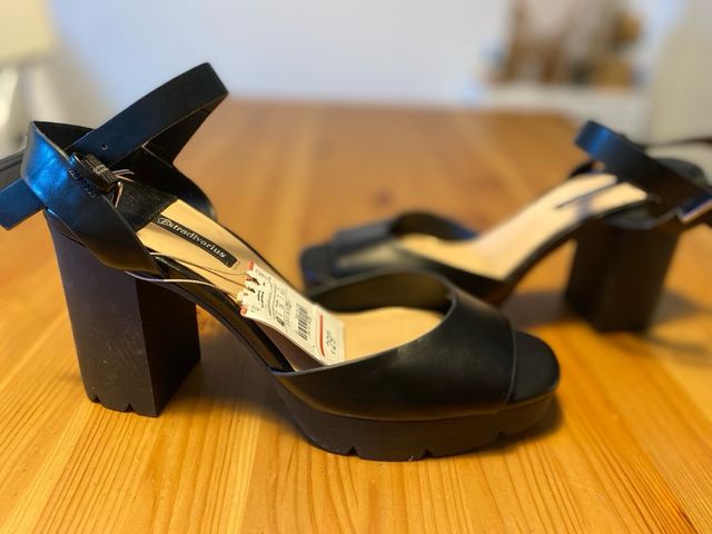 Sandalias de plataforma Stradivarius N40