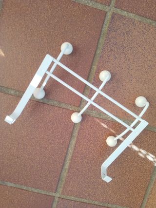 Colgador de ropa para puertas