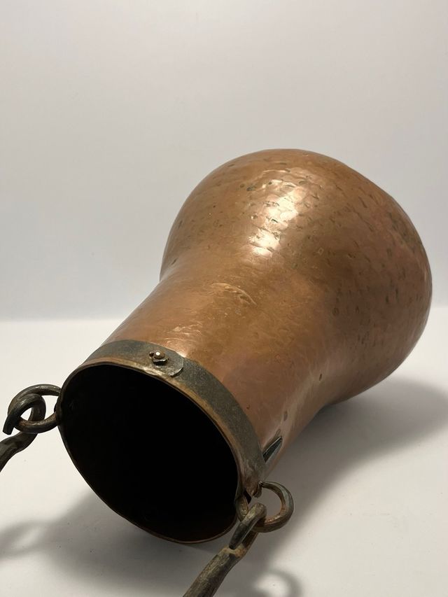 Antigua olla o caldero de cobre