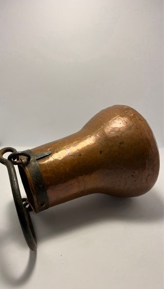 Antigua olla o caldero de cobre