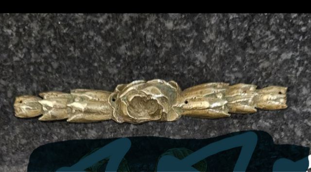 Adorno de bronce antiguo