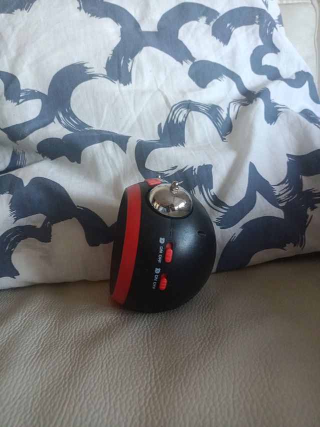 Reloj despertador digital rojo