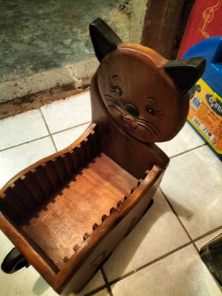 Porta cd in legno a forma di gatto