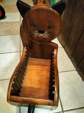 Porta cd in legno a forma di gatto