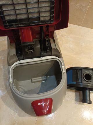 ASPIRADOR CON DEPÓSITO DE AGUA