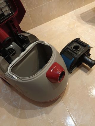 ASPIRADOR CON DEPÓSITO DE AGUA