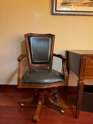 Escritorio antiguo estilo victoriano