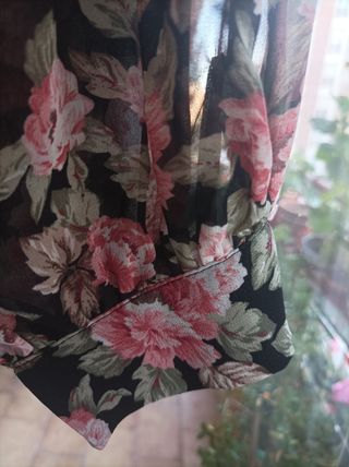 Camisa cuello pico estampada 