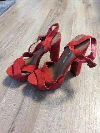 Sandalias rojas con tacón N°37