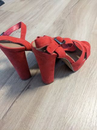 Sandalias rojas con tacón N°37