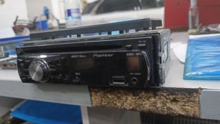 Autorradio coche Pioneer  más altavoces Pioneer 
