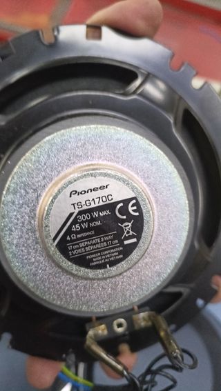Autorradio coche Pioneer  más altavoces Pioneer 
