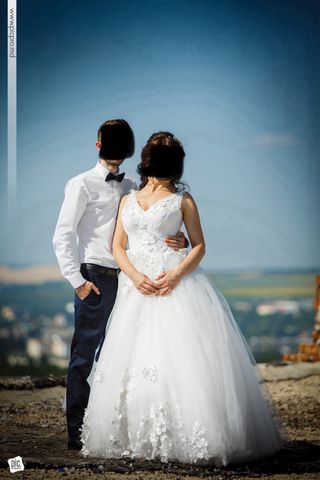 Vestido de novia con cola desmontable