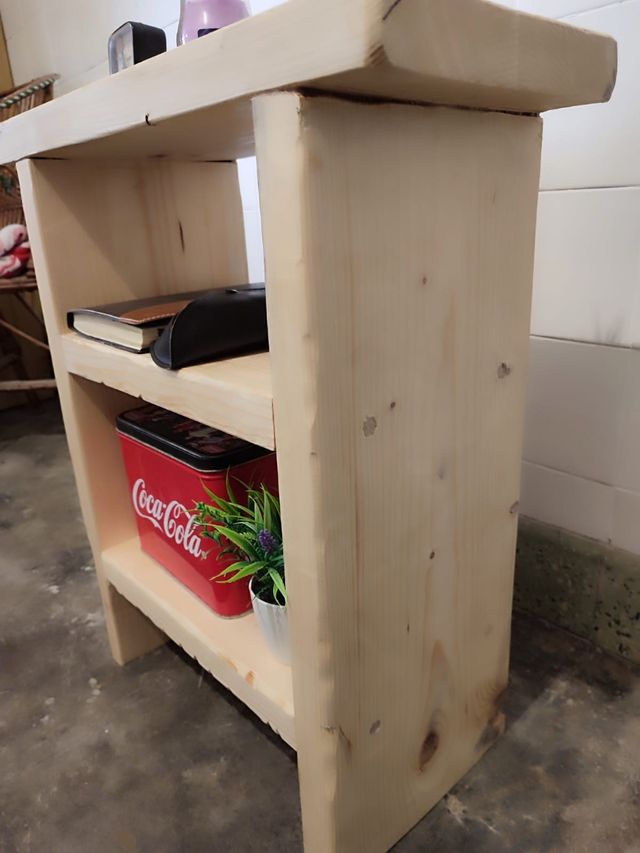 Mesita de noche estilo rústico