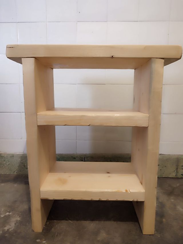 Mesita de noche estilo rústico