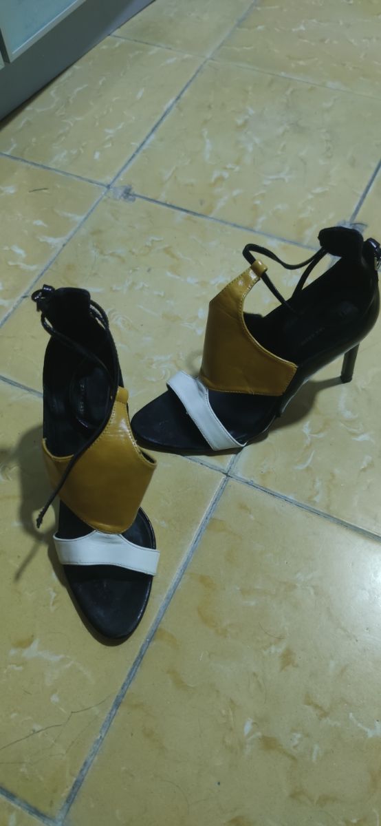 Sandalias tacón Zara