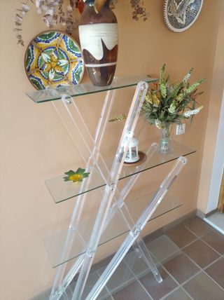 Estantería de Metacrilato y cristal.