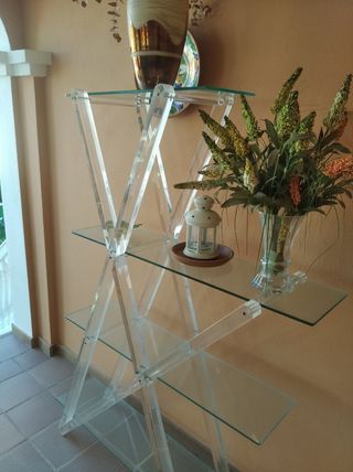 Estantería de Metacrilato y cristal.