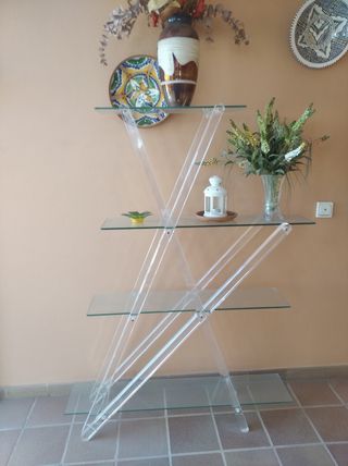 Estantería de Metacrilato y cristal.