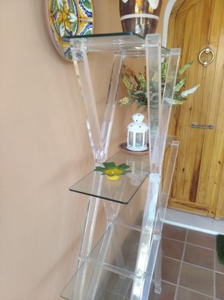 Estantería de Metacrilato y cristal.