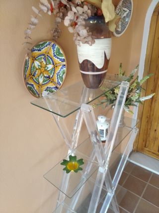 Estantería de Metacrilato y cristal.